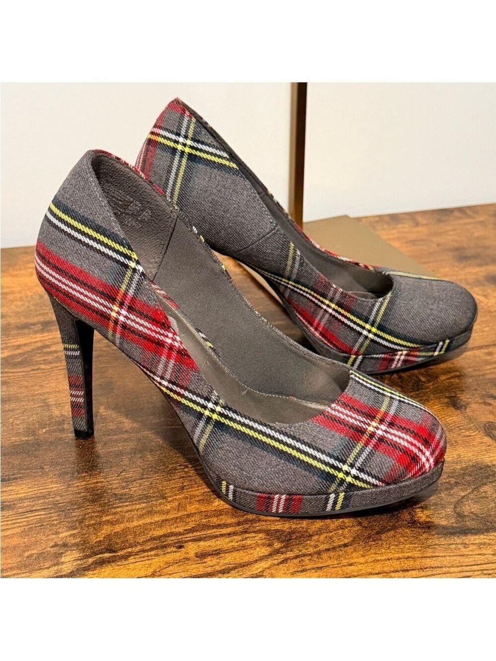 Fioni Red Gray Plaid High Heel Pumps - Picture 3 of 6